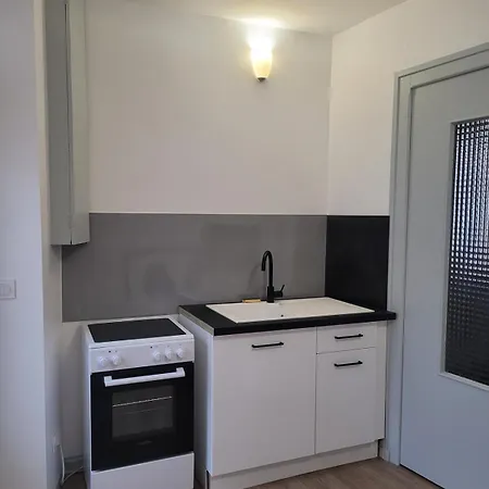 F1 Apartment *
